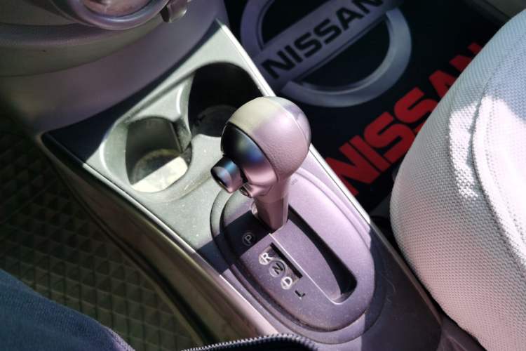 Used Nissan Sunny 2011 1.5XL CVT Luxury Edition Gear Lever