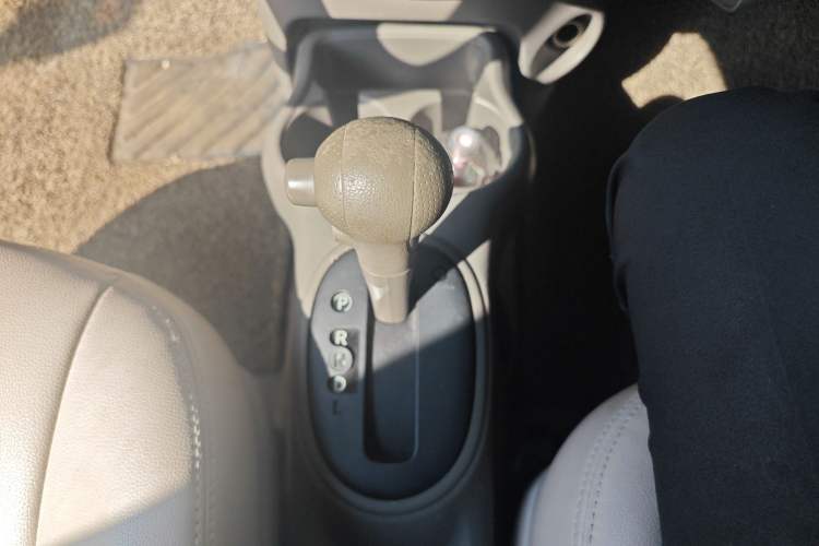Used Nissan Sunny 2011 1.5XE CVT Comfort Edition Gear Lever