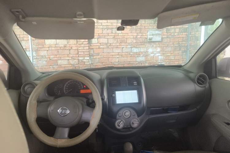 Used Nissan Sunny 2011 1.5XE Manual Comfort Edition Headliner
