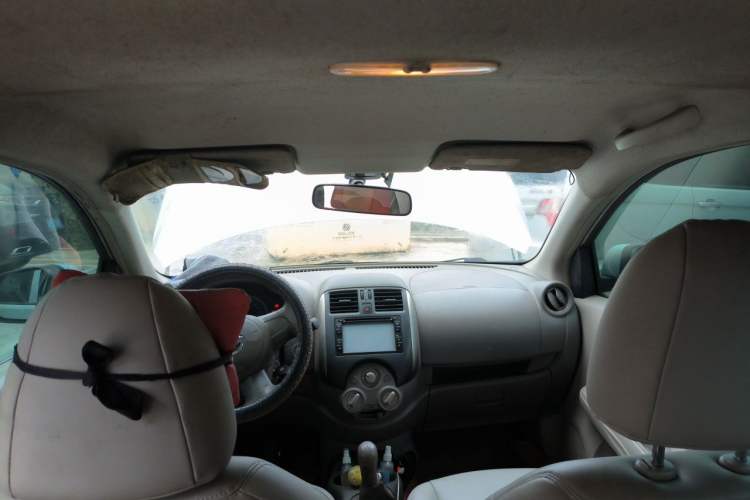 Used Nissan Sunny 2011 1.5XE Manual Comfort Edition Headliner