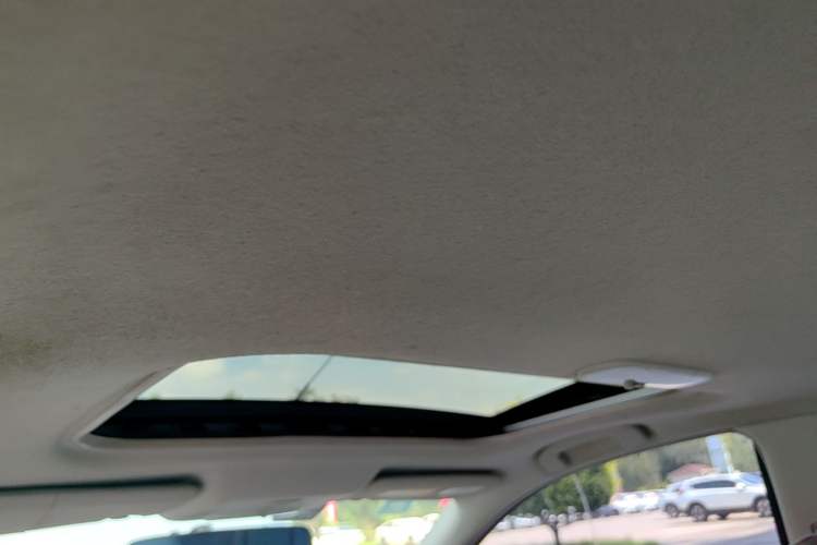 Used Nissan Sunny 2011 1.5XL Manual Deluxe Edition Headliner