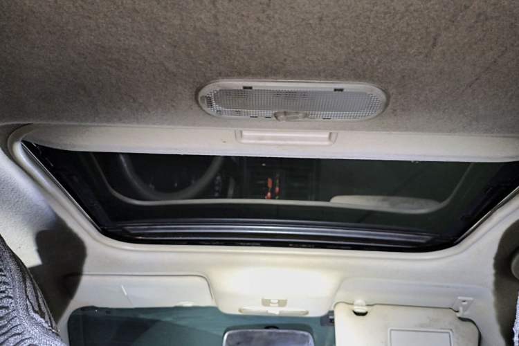 Used Nissan Sunny 2011 1.5XV Manual Luxury Edition Headliner