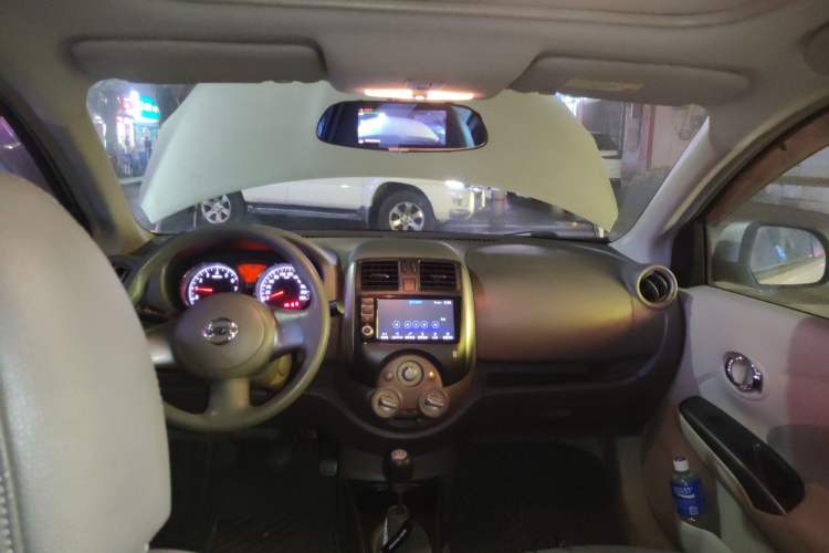 Used Nissan Sunny 2011 1.5XL Manual Deluxe Edition Headliner