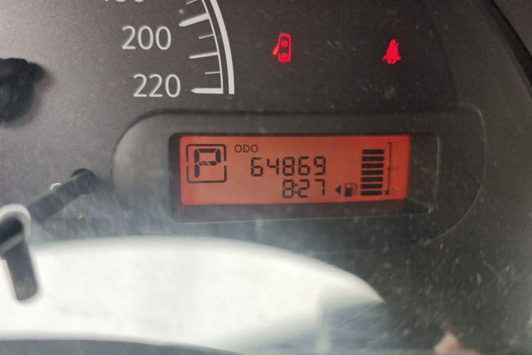 Used Nissan Sunny 2011 1.5XE CVT Comfort Edition Odometer Close Up