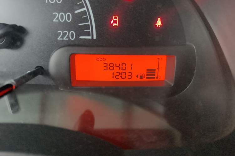 Used Nissan Sunny 2011 1.5XE Manual Comfort Edition Odometer Close Up