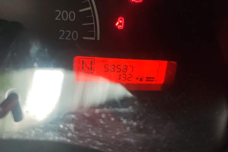 Used Nissan Sunny 2011 1.5XE CVT Comfort Edition Odometer Close Up