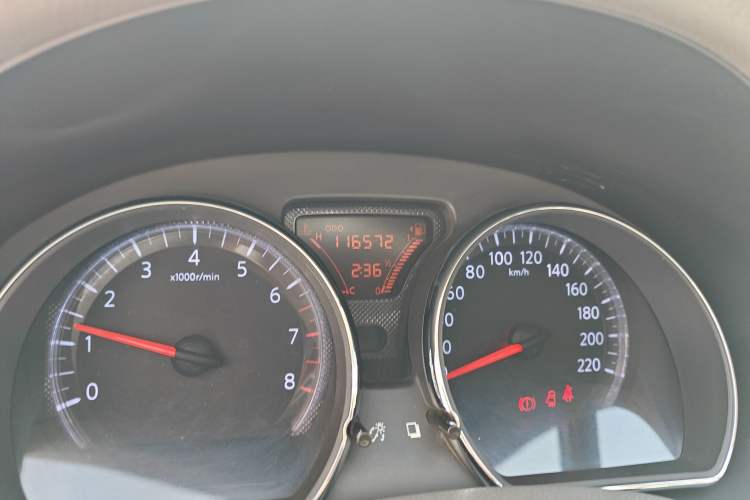 Used Nissan Sunny 2011 1.5XV Manual Luxury Edition Odometer Close Up