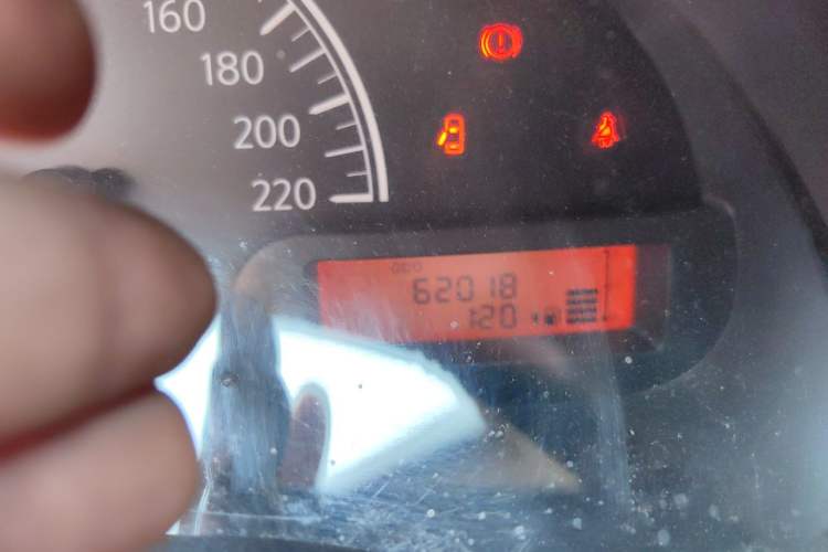 Used Nissan Sunny 2011 1.5XE Manual Comfort Edition Odometer Close Up