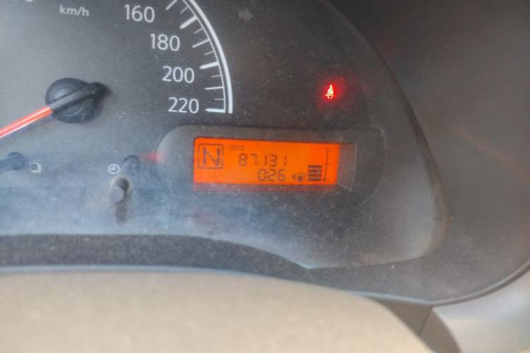 Used Nissan Sunny 2011 1.5XE CVT Comfort Edition Odometer Close Up