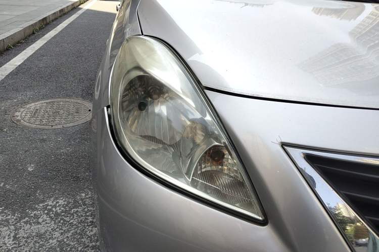 Used Nissan Sunny 2011 1.5XE CVT Comfort Edition Right Front Headlight