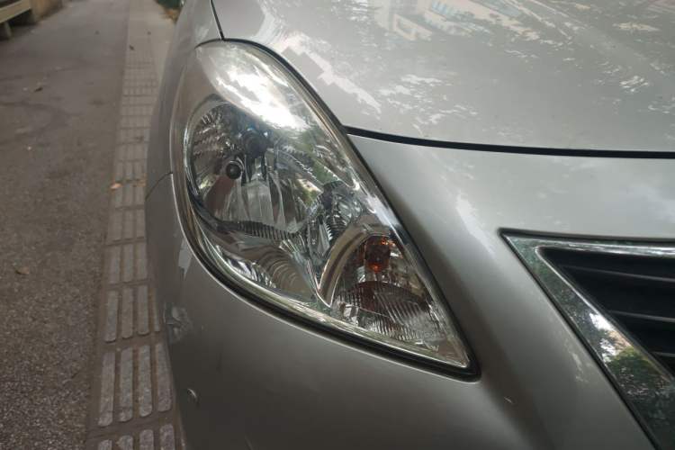 Used Nissan Sunny 2011 1.5XE CVT Comfort Edition Right Front Headlight