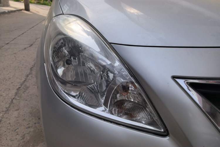 Used Nissan Sunny 2011 1.5XE Manual Comfort Edition Right Front Headlight
