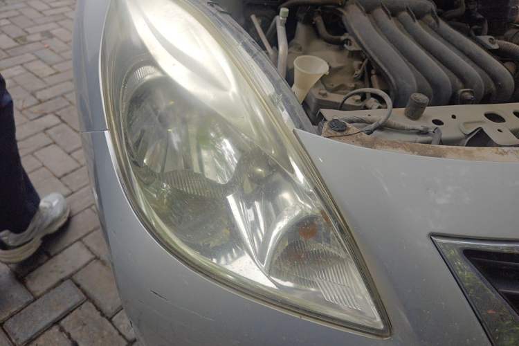 Used Nissan Sunny 2011 1.5XE CVT Comfort Edition Right Front Headlight