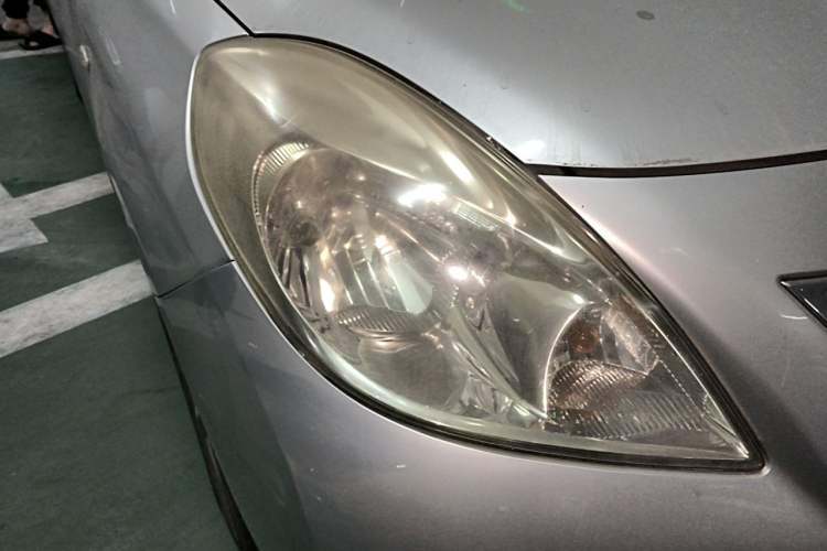 Used Nissan Sunny 2011 1.5XV Manual Luxury Edition Right Front Headlight