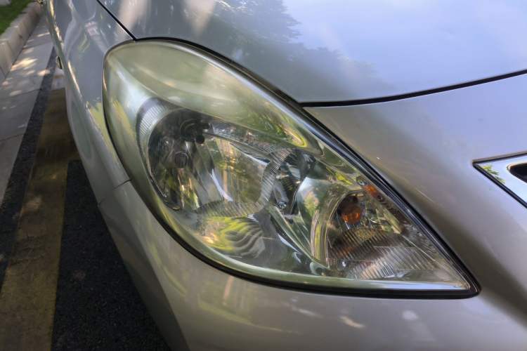 Used Nissan Sunny 2011 1.5XE CVT Comfort Edition Right Front Headlight