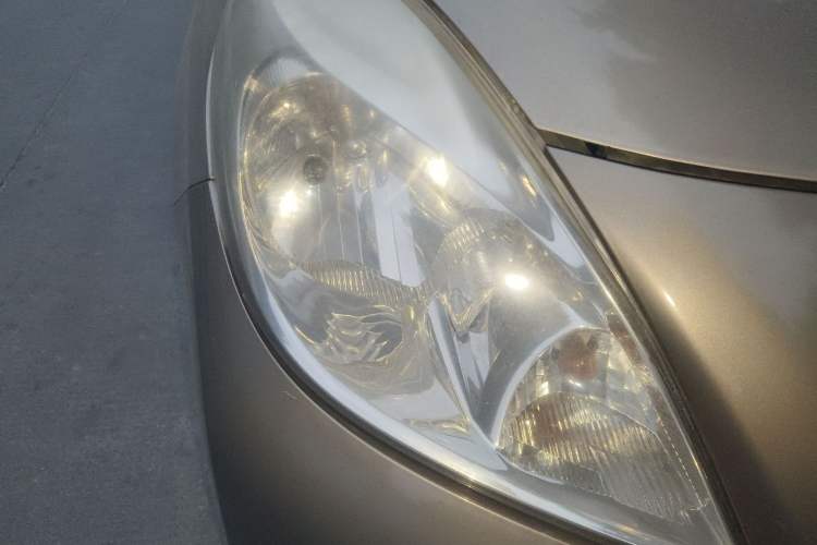 Used Nissan Sunny 2011 1.5XV CVT Deluxe Edition Right Front Headlight