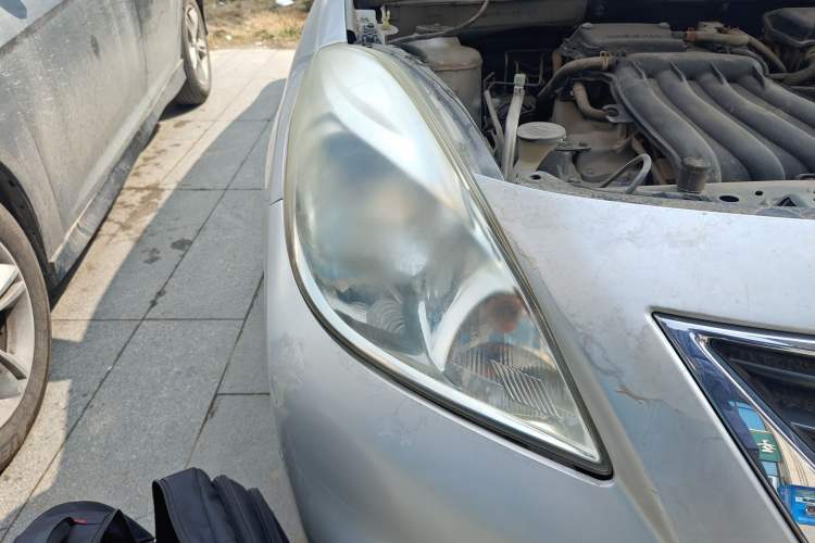 Used Nissan Sunny 2011 1.5XE Manual Comfort Edition Right Front Headlight