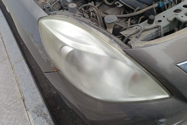 Used Nissan Sunny 2011 1.5XE Manual Comfort Edition Right Front Headlight