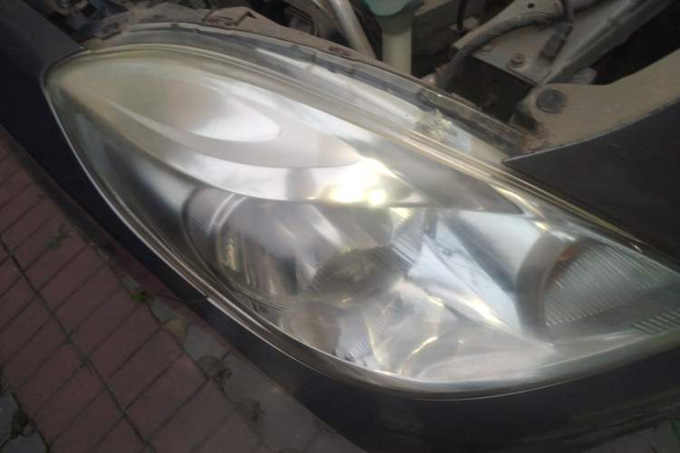 Used Nissan Sunny 2011 1.5XE Manual Comfort Edition Right Front Headlight
