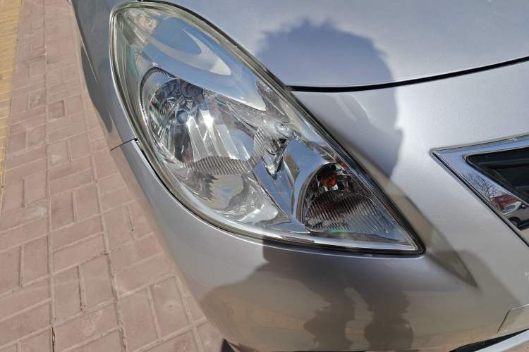 Used Nissan Sunny 2011 1.5XV Manual Luxury Edition Right Front Headlight
