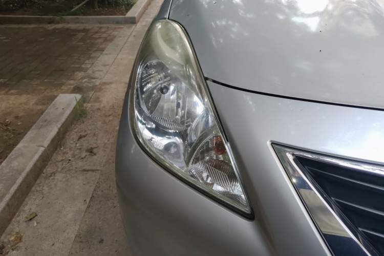 Used Nissan Sunny 2011 1.5XE Manual Comfort Edition Right Front Headlight