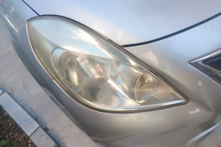 Used Nissan Sunny 2011 1.5XE CVT Comfort Edition Right Front Headlight
