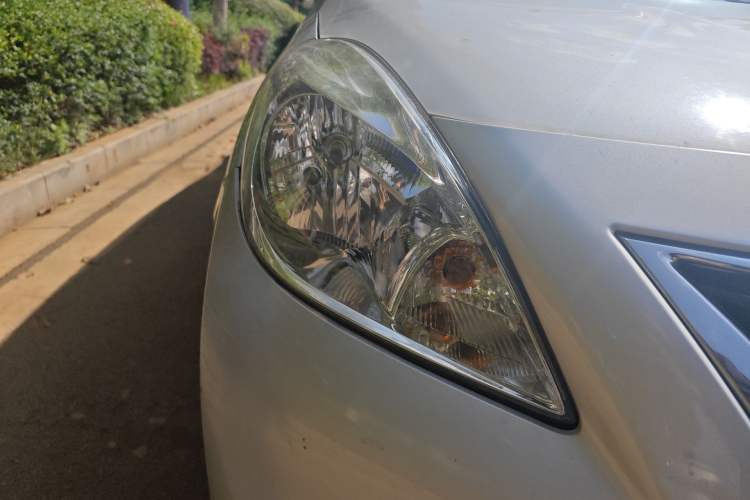 Used Nissan Sunny 2011 1.5XE CVT Comfort Edition Right Front Headlight