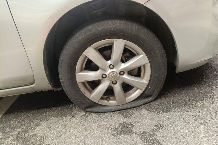 Used Nissan Sunny 2011 1.5XL CVT Luxury Edition Right Front Wheel Hub