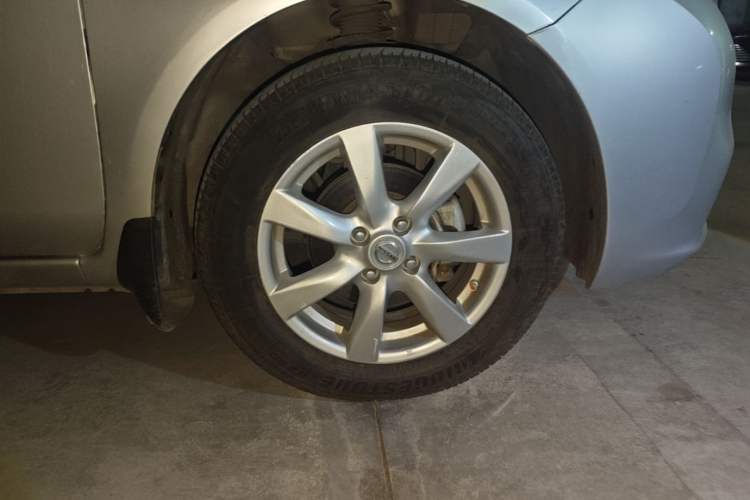 Used Nissan Sunny 2011 1.5XE CVT Comfort Edition Right Front Wheel Hub