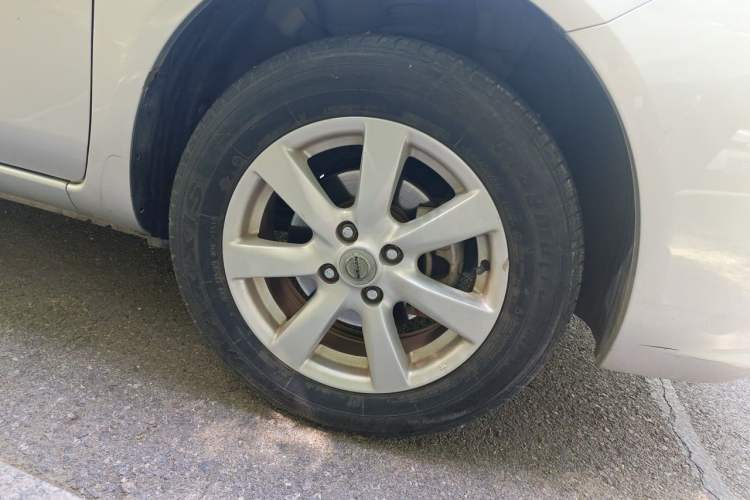 Used Nissan Sunny 2011 1.5XE Manual Comfort Edition Right Front Wheel Hub
