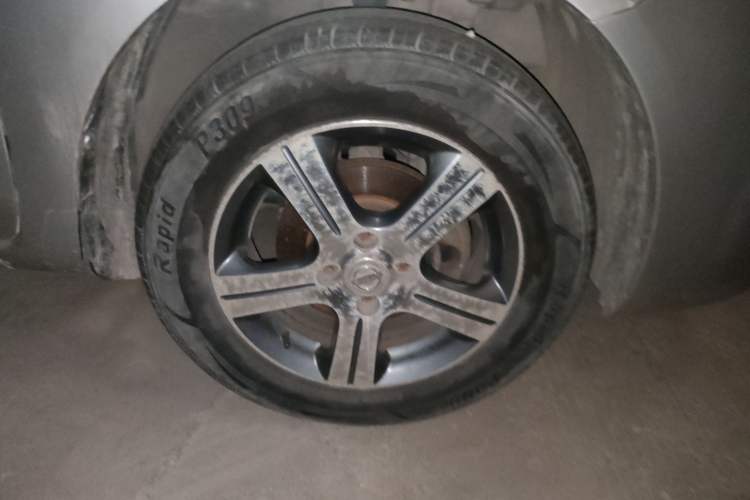 Used Nissan Sunny 2011 1.5XE CVT Comfort Edition Right Front Wheel Hub