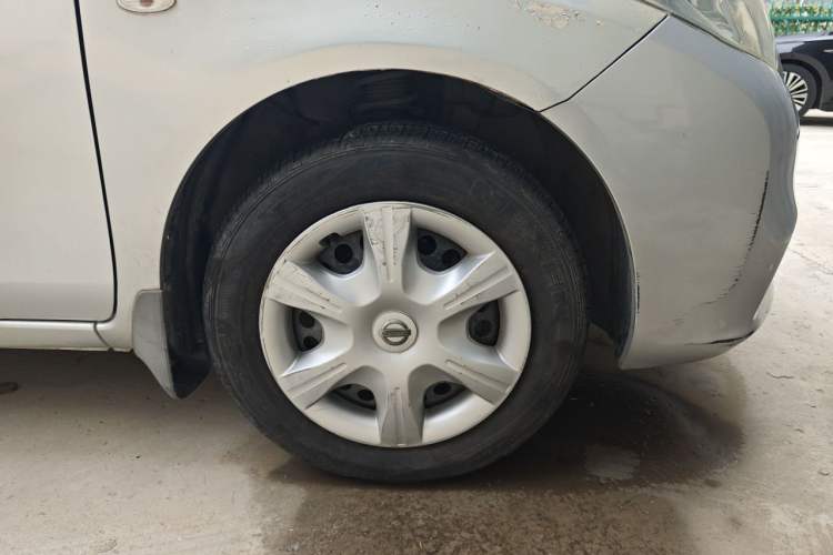 Used Nissan Sunny 2011 1.5XE CVT Comfort Edition Right Front Wheel Hub