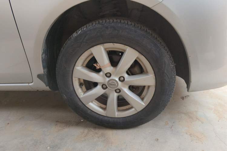 Used Nissan Sunny 2011 1.5XE Manual Comfort Edition Right Front Wheel Hub