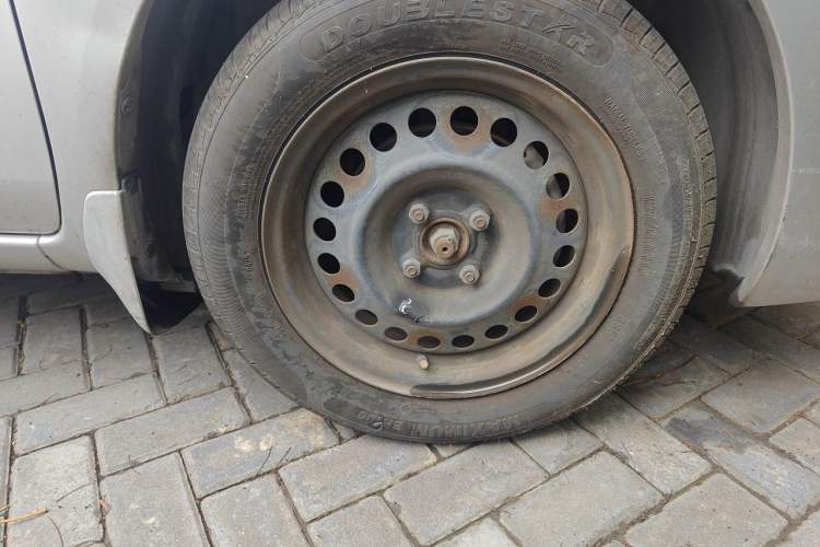 Used Nissan Sunny 2011 1.5XE CVT Comfort Edition Right Front Wheel Hub