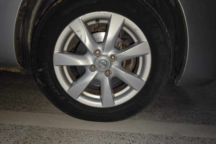Used Nissan Sunny 2011 1.5XL Manual Deluxe Edition Right Front Wheel Hub
