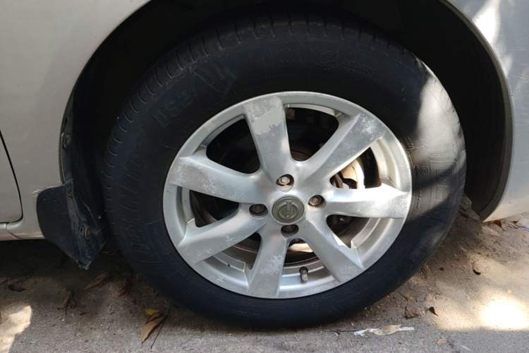 Used Nissan Sunny 2011 1.5XE CVT Comfort Edition Right Front Wheel Hub