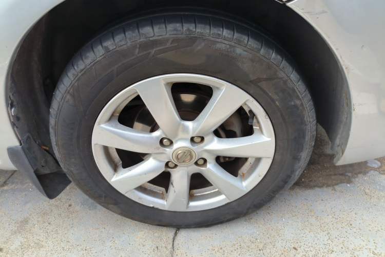 Used Nissan Sunny 2011 1.5XE Manual Comfort Edition Right Front Wheel Hub