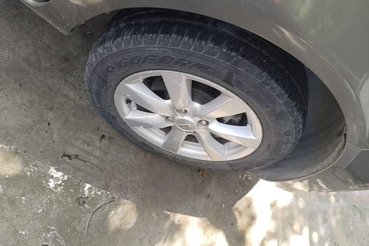Used Nissan Sunny 2011 1.5XL Manual Deluxe Edition Right Front Wheel Hub