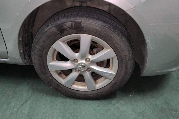 Used Nissan Sunny 2011 1.5XV Manual Luxury Edition Right Front Wheel Hub