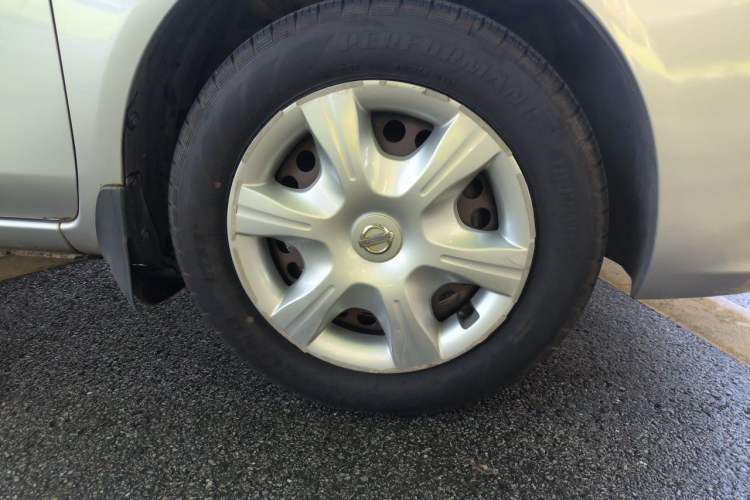 Used Nissan Sunny 2011 1.5XE CVT Comfort Edition Right Front Wheel Hub
