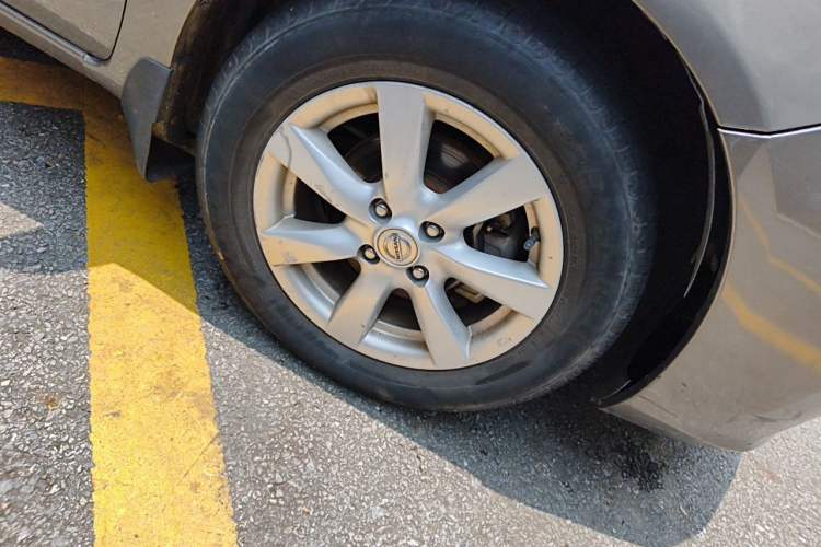 Used Nissan Sunny 2011 1.5XL CVT Luxury Edition Right Front Wheel Hub