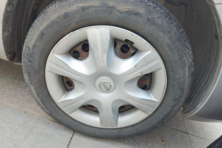 Used Nissan Sunny 2011 1.5XE Manual Comfort Edition Right Front Wheel Hub