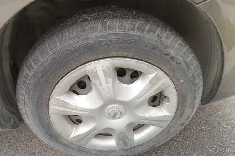 Used Nissan Sunny 2011 1.5XE Manual Comfort Edition Right Front Wheel Hub