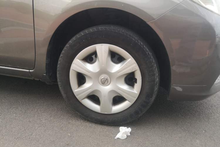 Used Nissan Sunny 2011 1.5XE Manual Comfort Edition Right Front Wheel Hub