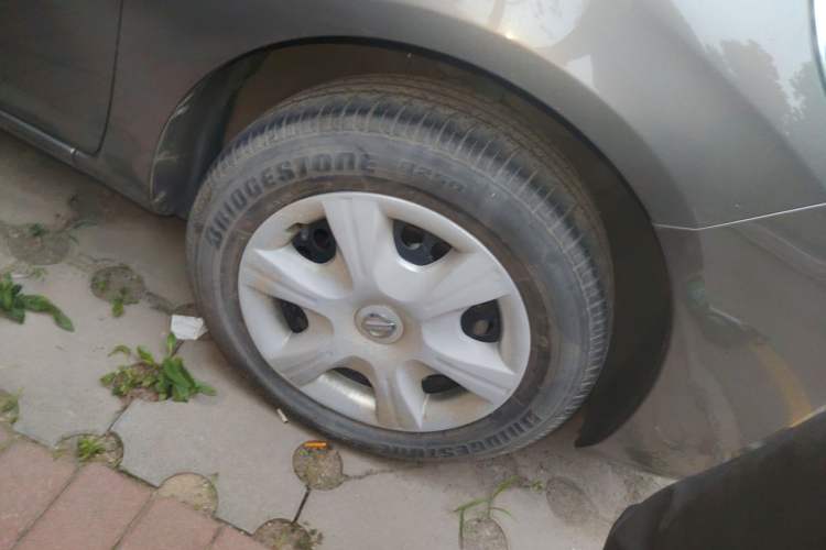Used Nissan Sunny 2011 1.5XE Manual Comfort Edition Right Front Wheel Hub