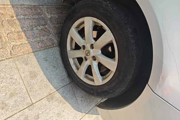 Used Nissan Sunny 2011 1.5XE CVT Comfort Edition Right Front Wheel Hub