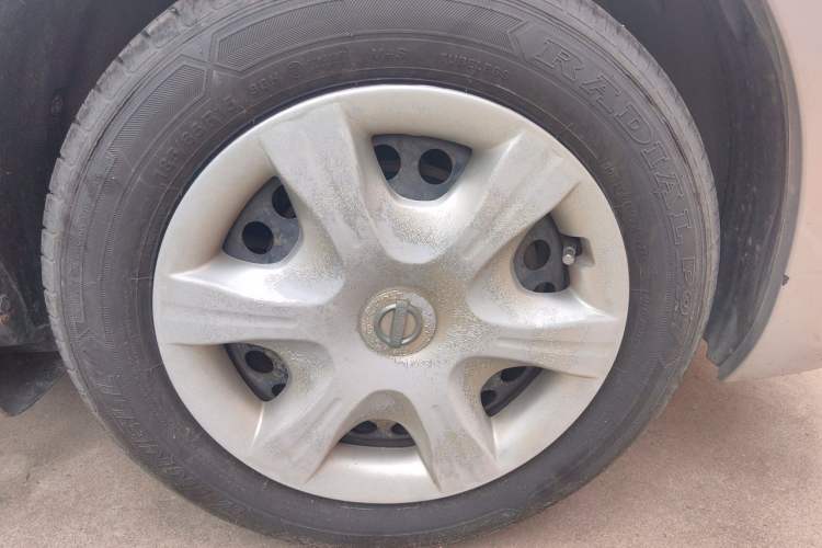 Used Nissan Sunny 2011 1.5XE Manual Comfort Edition Right Front Wheel Hub