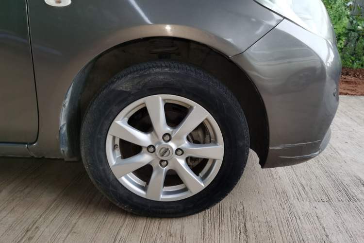 Used Nissan Sunny 2011 1.5XE Manual Comfort Edition Right Front Wheel Hub