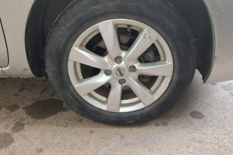 Used Nissan Sunny 2011 1.5XE Manual Comfort Edition Right Front Wheel Hub