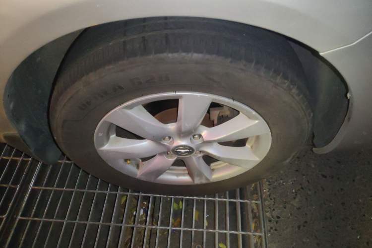 Used Nissan Sunny 2011 1.5XL Manual Deluxe Edition Right Front Wheel Hub